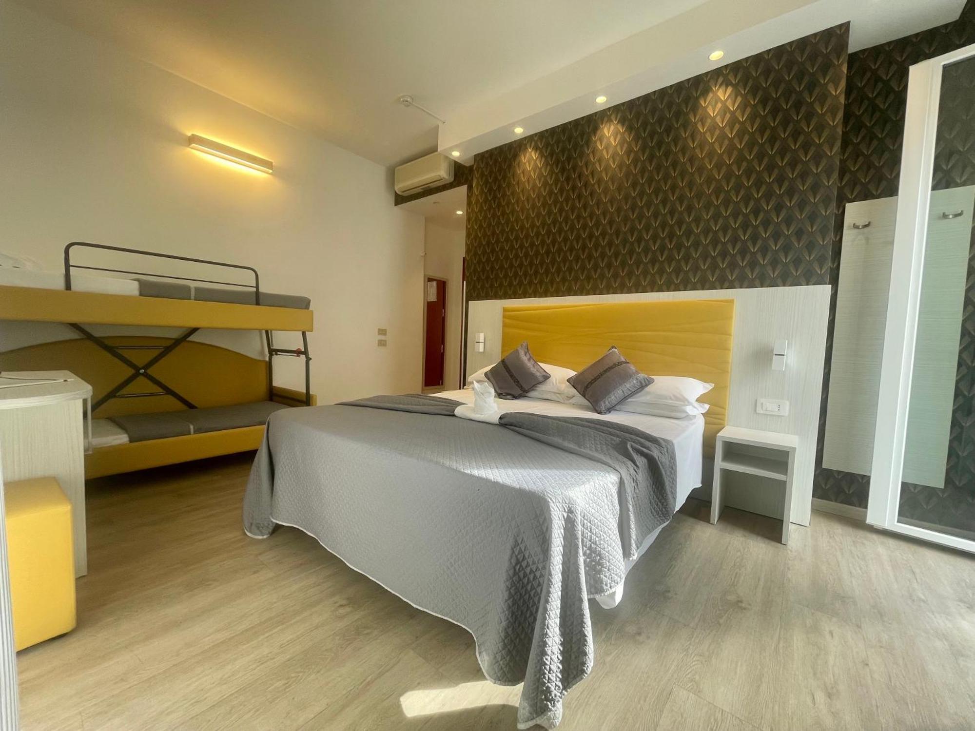 Hotel Eiffel Rimini Exteriör bild