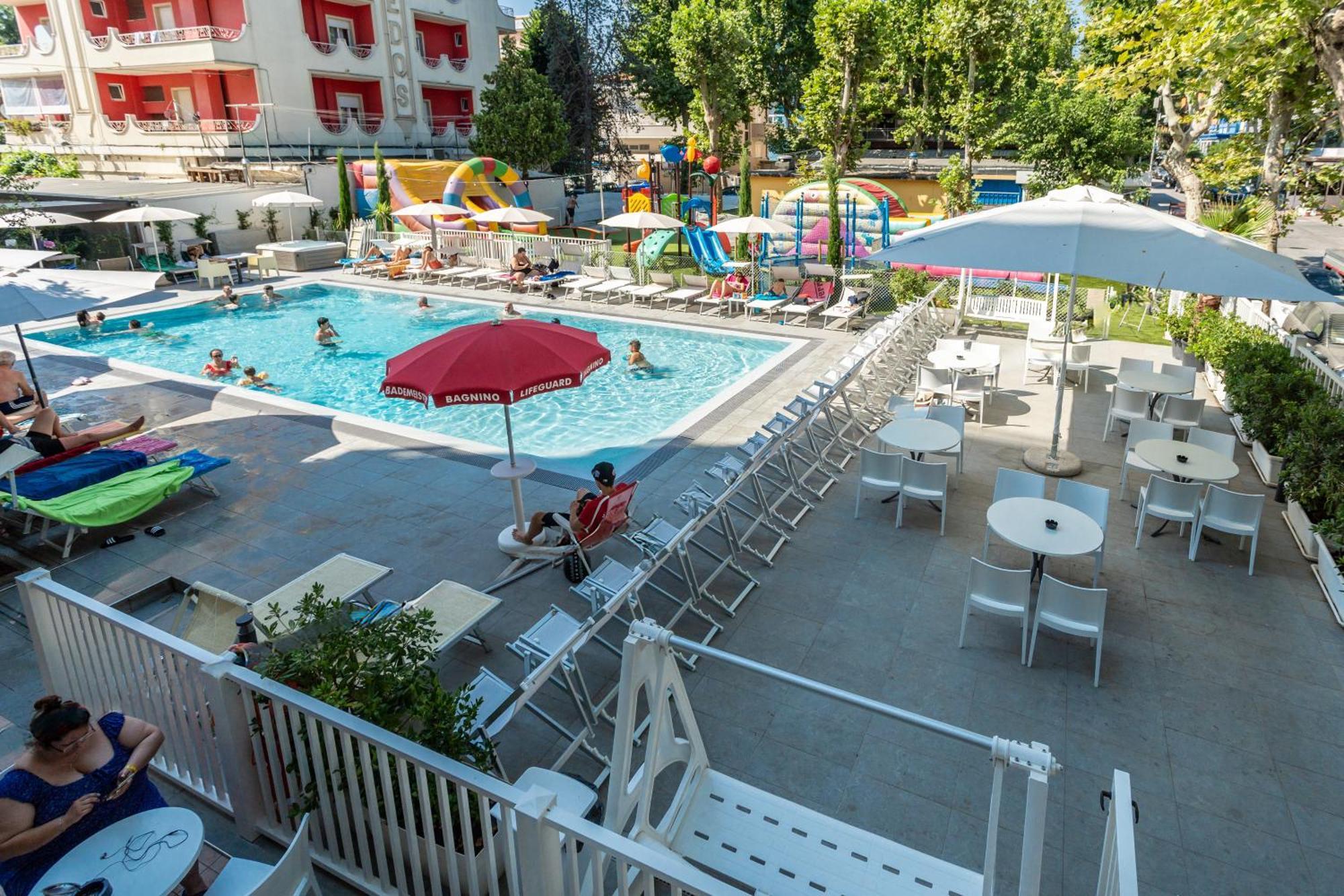 Hotel Eiffel Rimini Exteriör bild